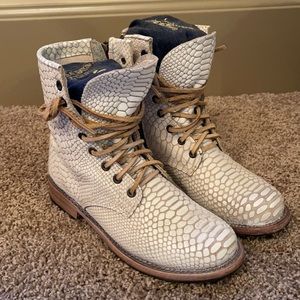 Gently used freebird boots 1.5 years old